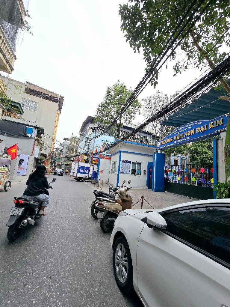Bán nhà Kim Giang 4 Tầng, 42m2, Giá 10.6 Tỷ - Vị Trí Đắc Địa