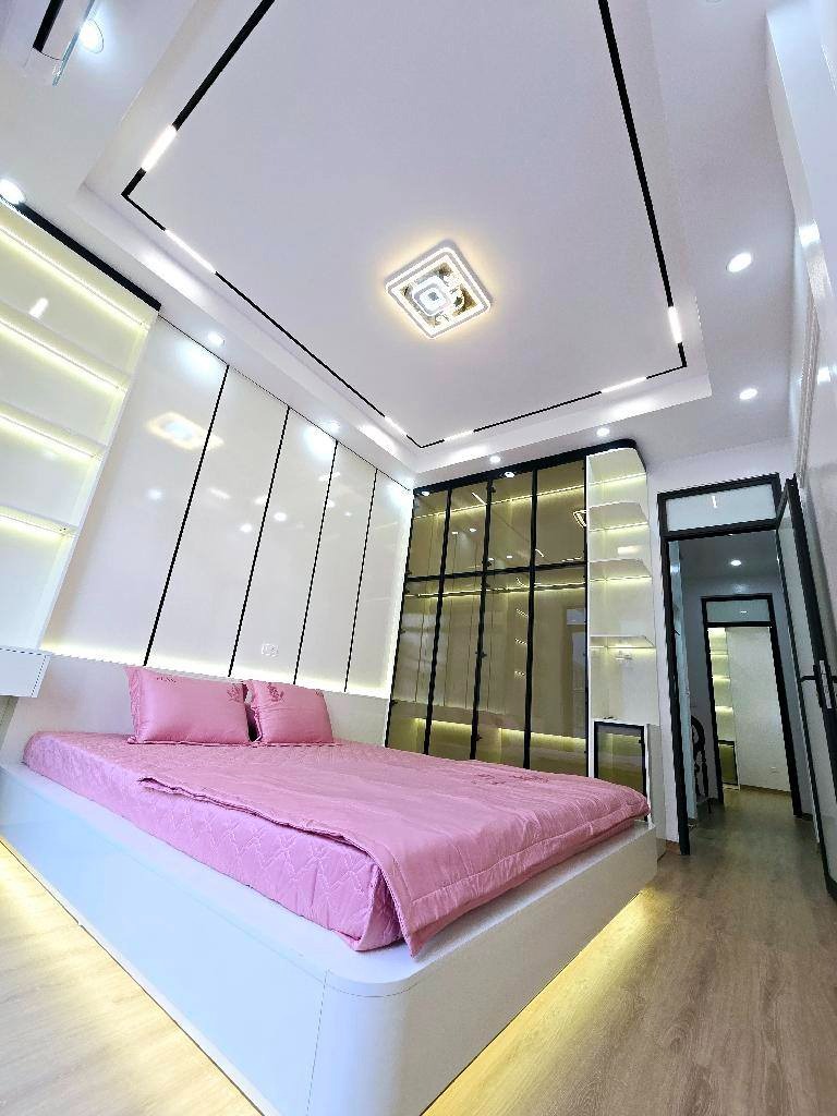Bán nhà Kim Giang 4 Tầng, 42m2, Giá 10.6 Tỷ - Vị Trí Đắc Địa