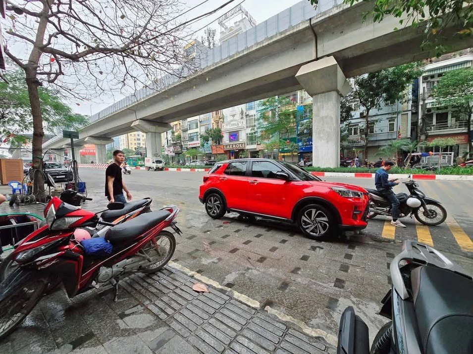 Bán Gấp Mặt Phố Hào Nam - Căn Góc - Kinh Doanh Sầm Uất - 76m2