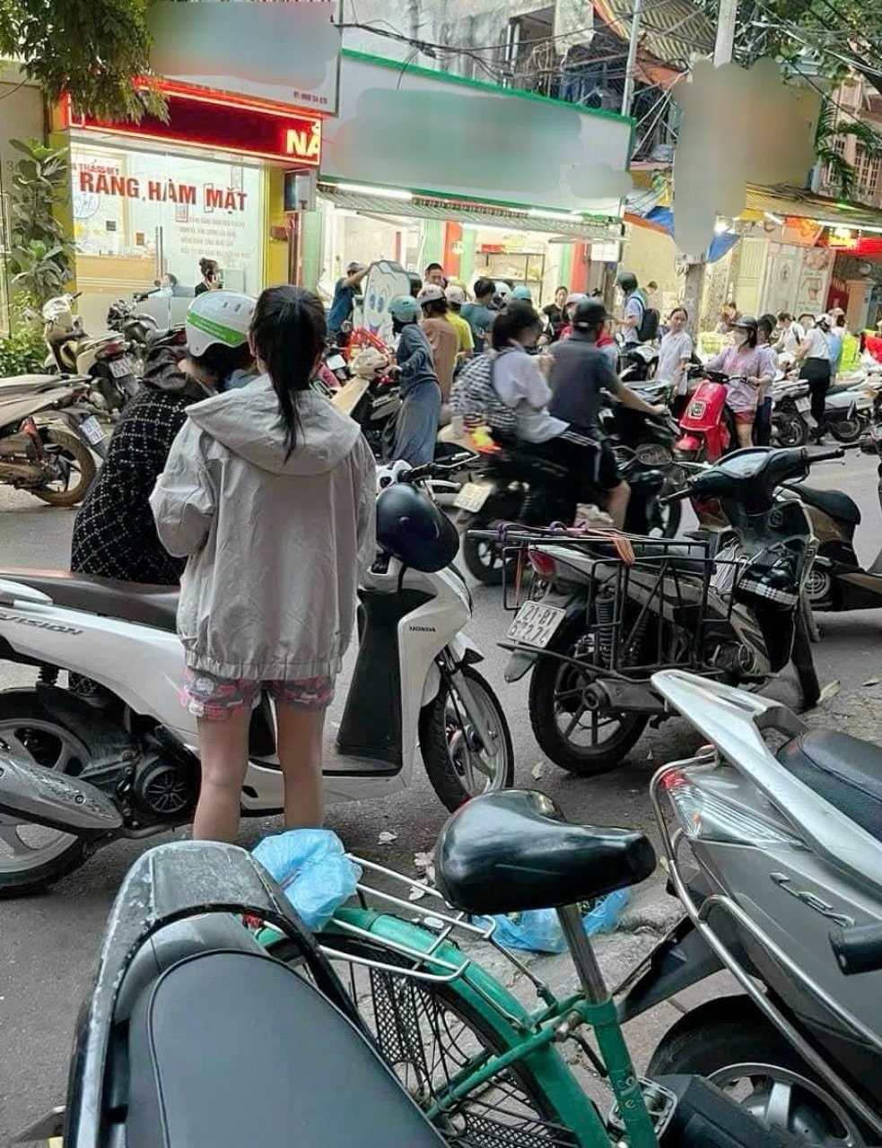 Bán Lô Góc 2 Tầng Mặt Phố Bế Văn Đàn 77m2, Kinh Doanh Đỉnh Cao, Giá 24.7 Tỷ