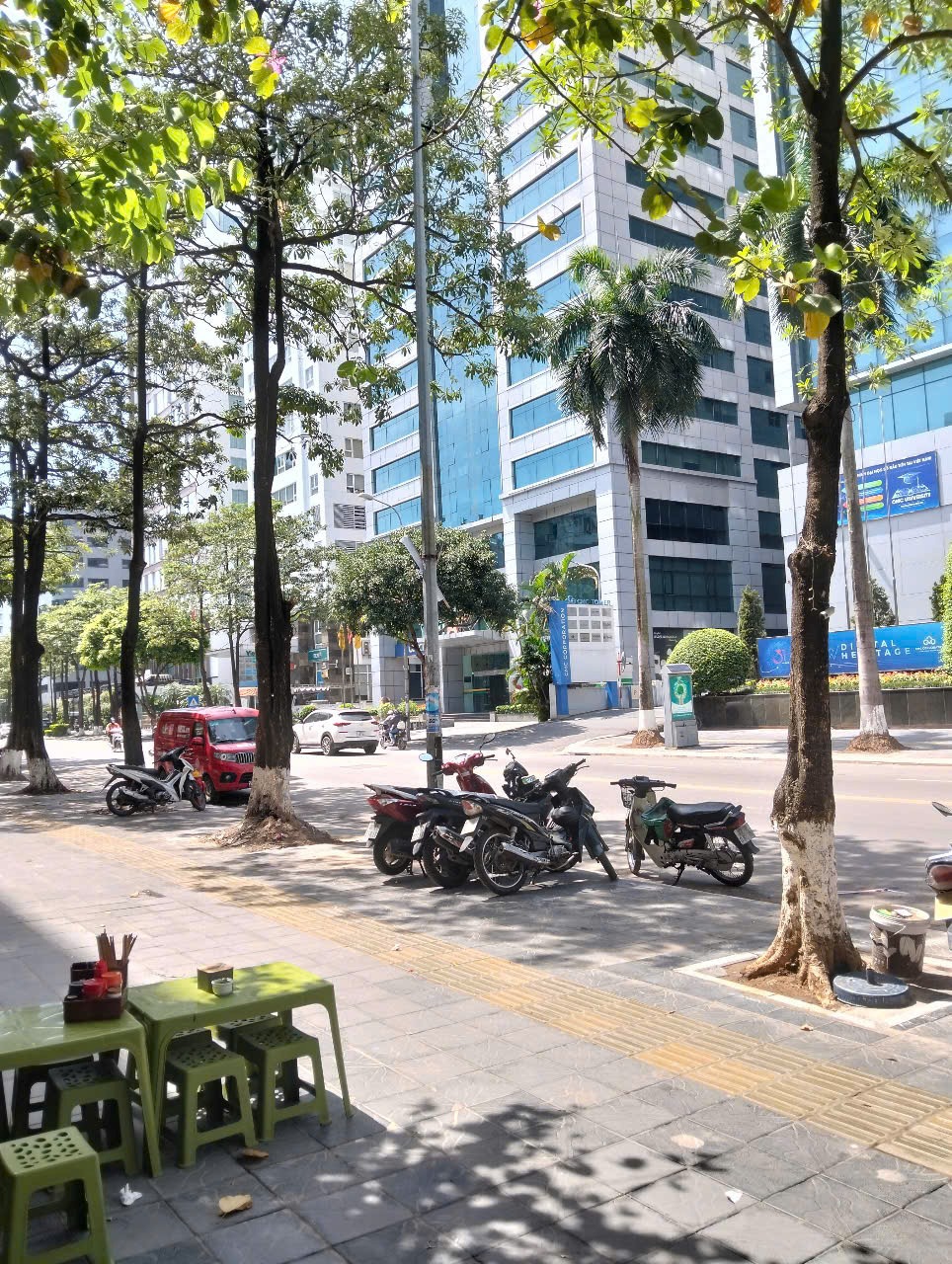 Nhà Mặt Phố Duy Tân 60m2, 7 Tầng, Mặt Tiền 5m, Vỉa Hè - 75 Tỷ