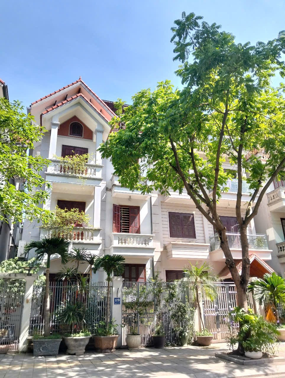 Biệt Thự Trần Kim Xuyến 120m2 5 Tầng Mặt Tiền 10m - 59 Tỷ Quận Cầu Giấy