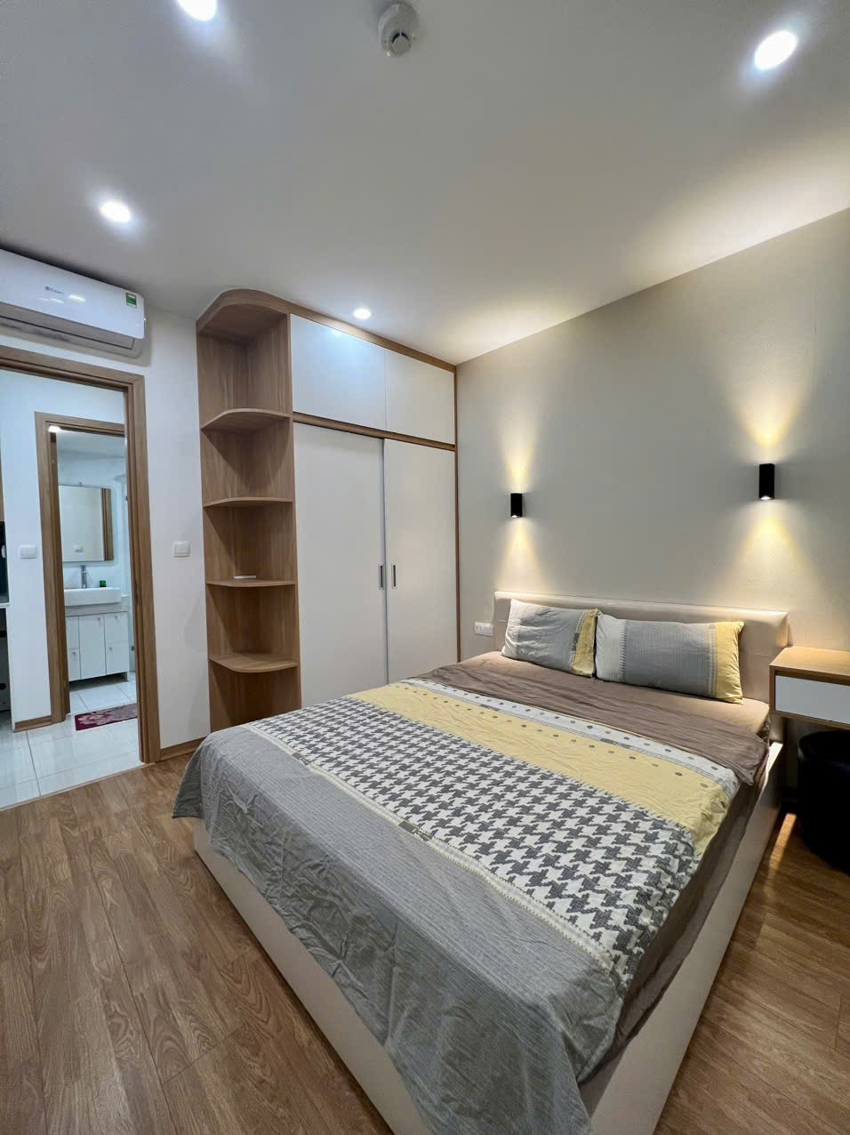 Bán Gấp Căn 2PN VinHomes D Capitale - Full Đồ - Giá 7.2 Tỷ