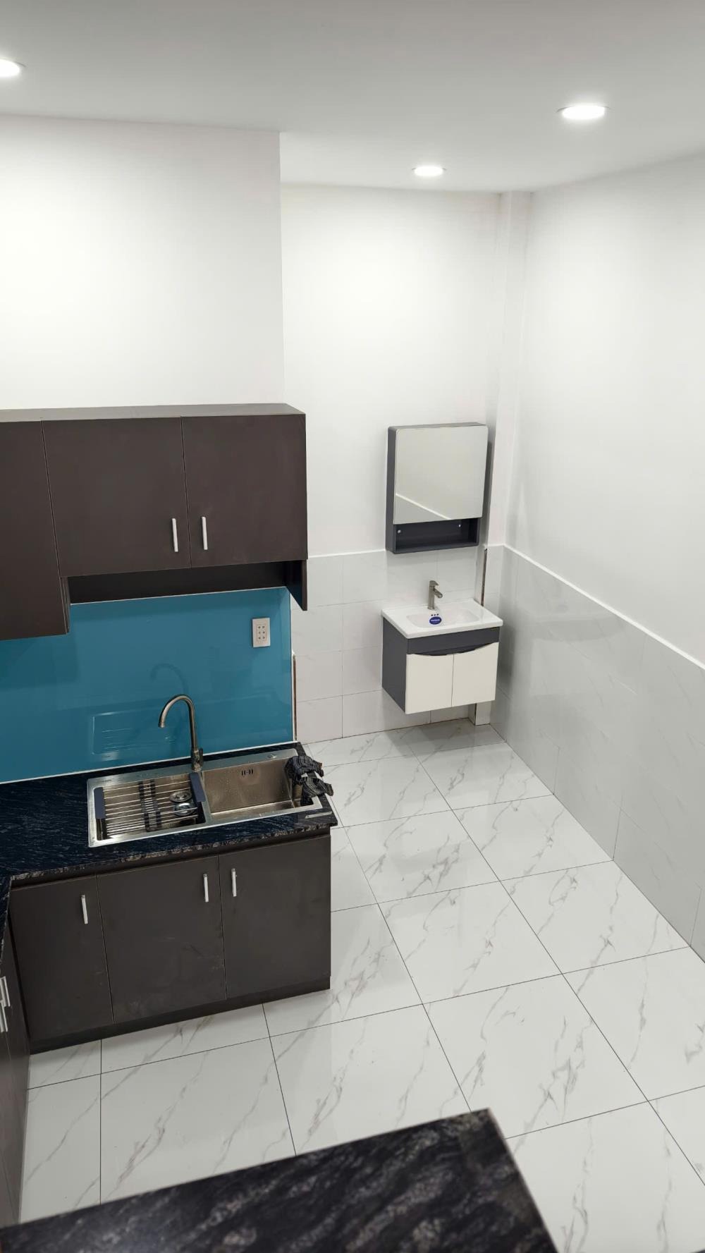 Bán Gấp Nhà Quận 11 - 4PN, 3WC, 6.8 tỷ - Vị Trí Đắc Địa