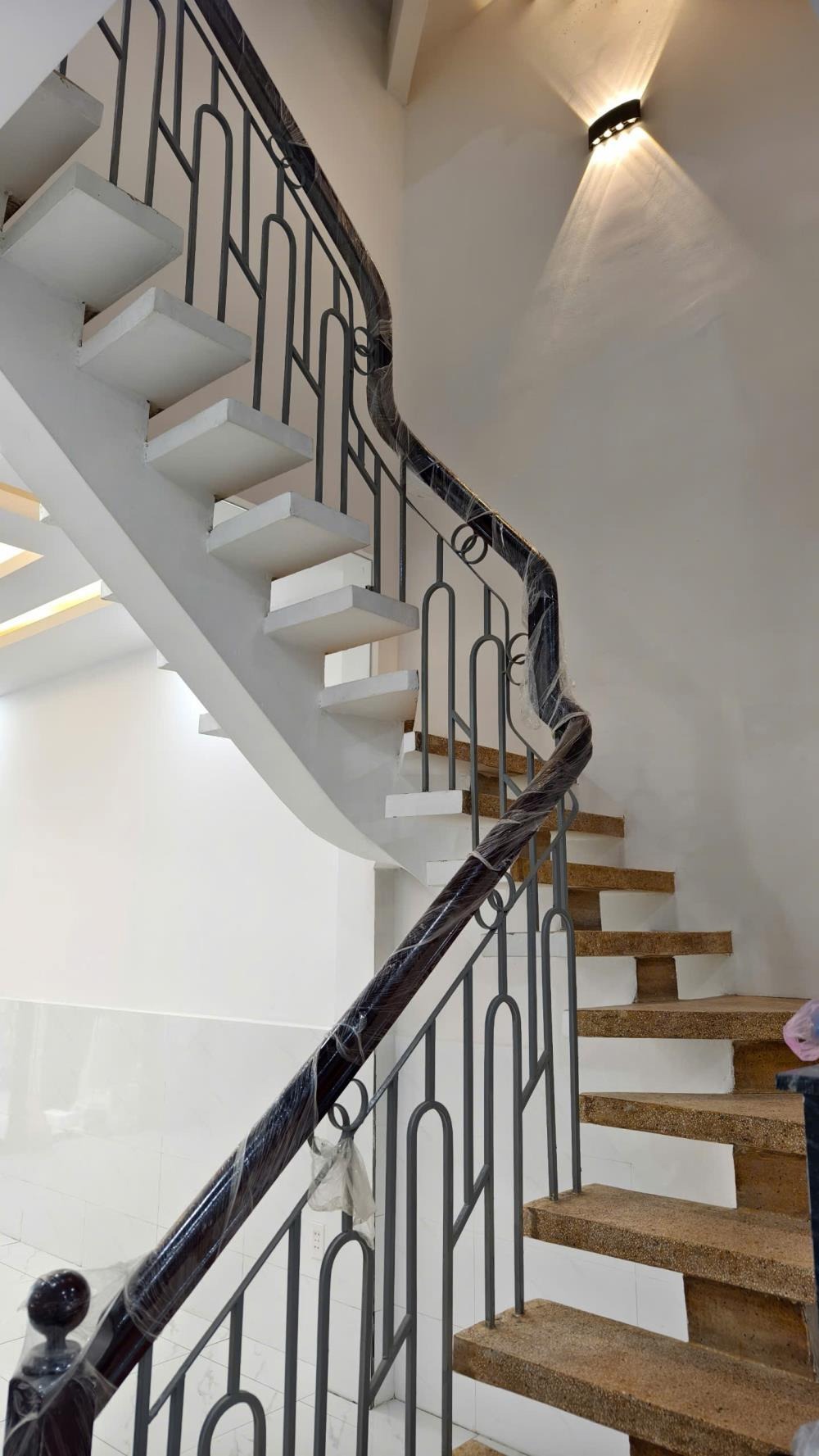 Bán Gấp Nhà Quận 11 - 4PN, 3WC, 6.8 tỷ - Vị Trí Đắc Địa