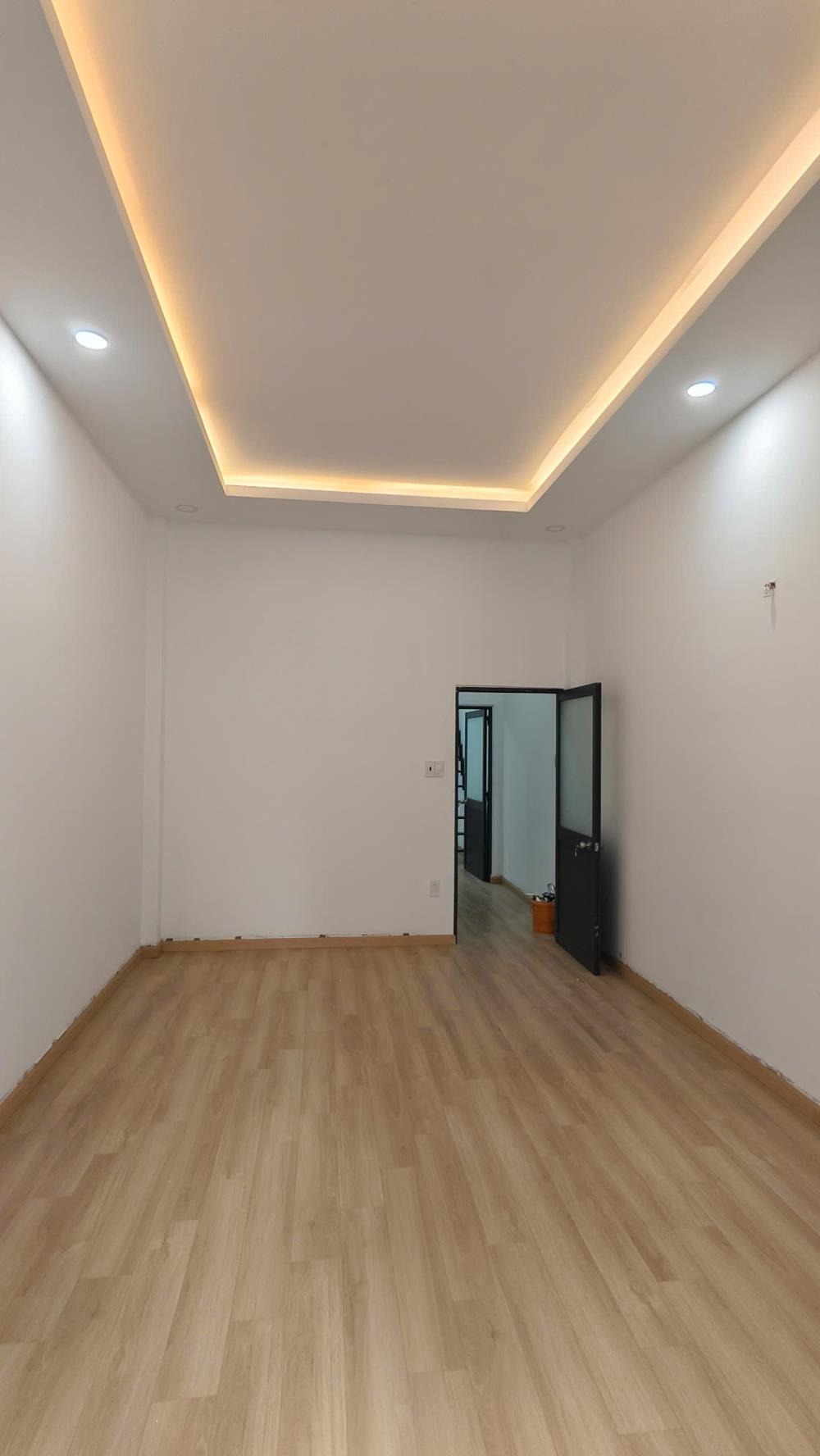 Bán Gấp Nhà Quận 11 - 4PN, 3WC, 6.8 tỷ - Vị Trí Đắc Địa