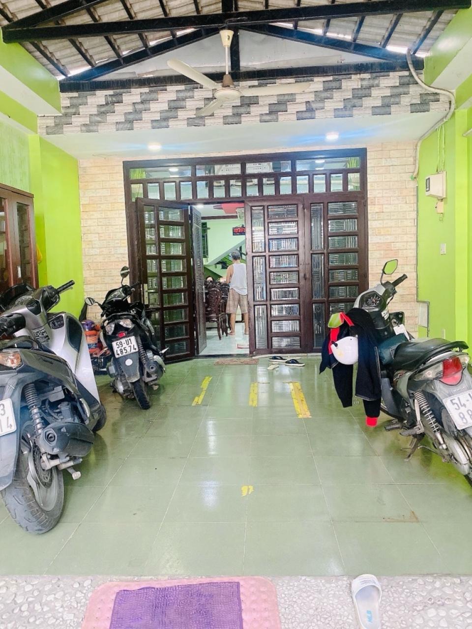 🔥 Giảm 2.2 Tỷ: Nhà Ngộp 3 Tầng, Mặt Tiền ĐHT6, Q12, 120m2, 5x24m - Chỉ 7.4 Tỷ
