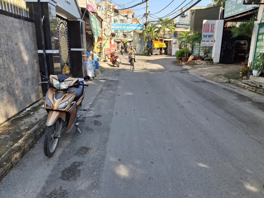 🔥 Giảm 2.2 Tỷ: Nhà Ngộp 3 Tầng, Mặt Tiền ĐHT6, Q12, 120m2, 5x24m - Chỉ 7.4 Tỷ