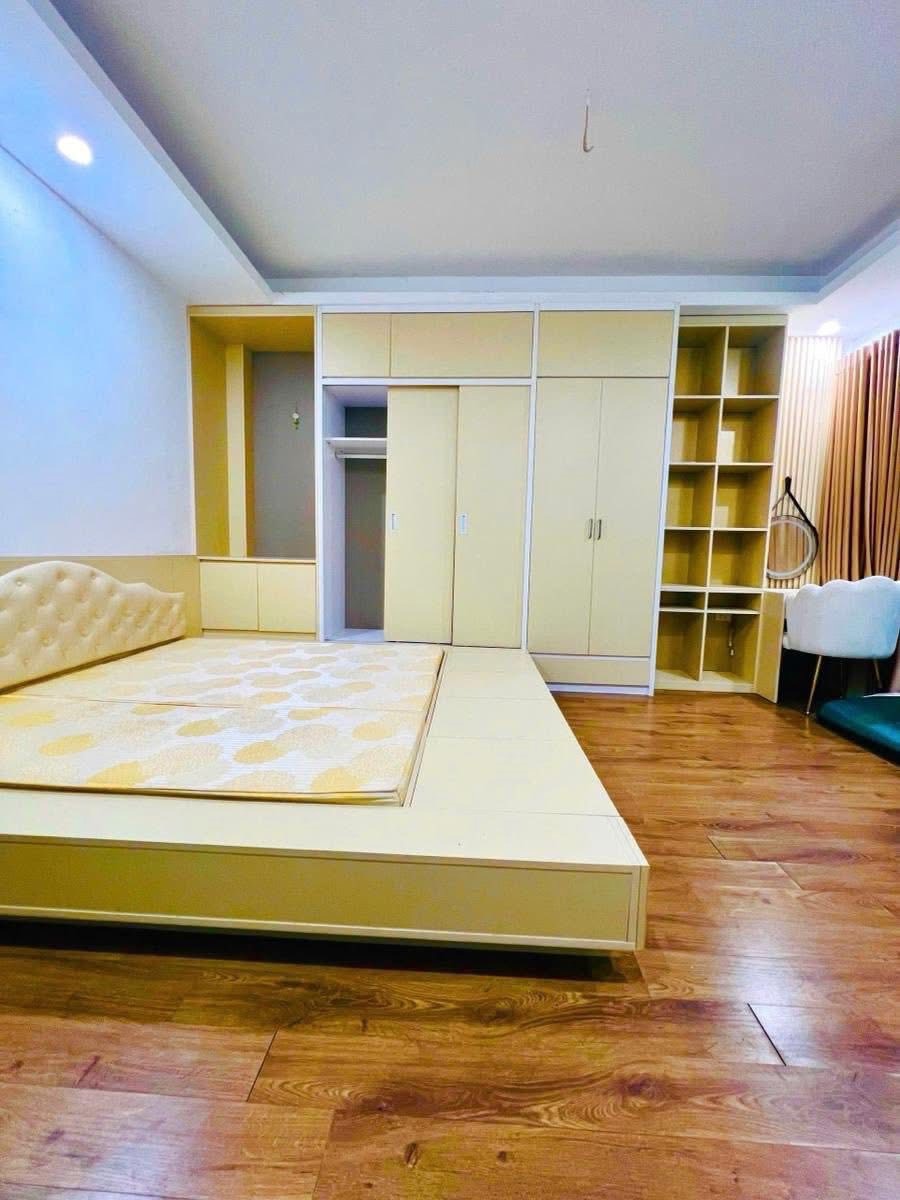 🏡 Bán nhà Lạc Long Quân 30m² 6 Tầng, Mặt Tiền 5m, Giá 7.5 Tỷ - Tây Hồ