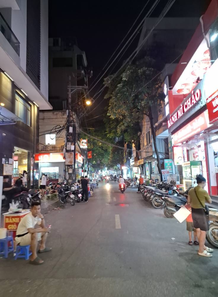 Mặt Phố Ao Sen Hà Đông: Kinh Doanh Sầm Uất, Giá 1x Tỷ - 40m2 x 3 Tầng