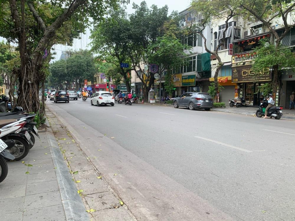 Bán Nhà Mặt Phố Hàng Bài, Hoàn Kiếm - 320m², 3 Tầng, Kinh Doanh Đỉnh Cao