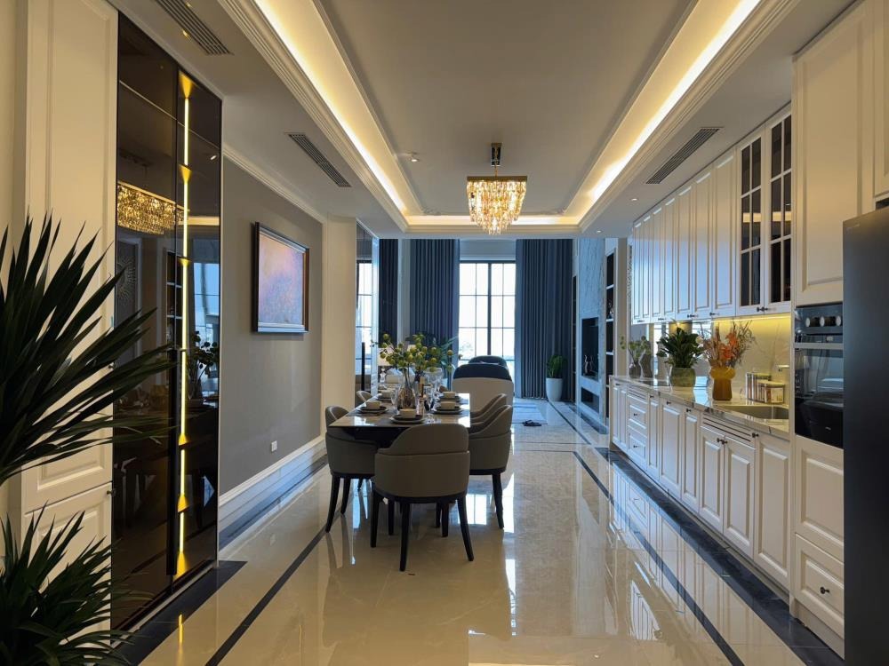 Bán Nhà Mặt Phố Hàng Bài, Hoàn Kiếm - 320m², 3 Tầng, Kinh Doanh Đỉnh Cao