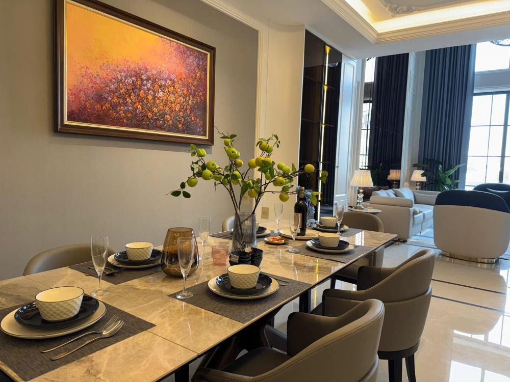 Bán Nhà Mặt Phố Hàng Bài, Hoàn Kiếm - 320m², 3 Tầng, Kinh Doanh Đỉnh Cao