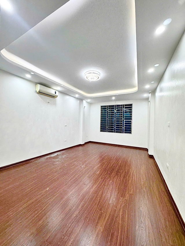 Nhà 5 Tầng, Lô Góc, Mặt Tiền Rộng - Phố Vọng, Hà Nội