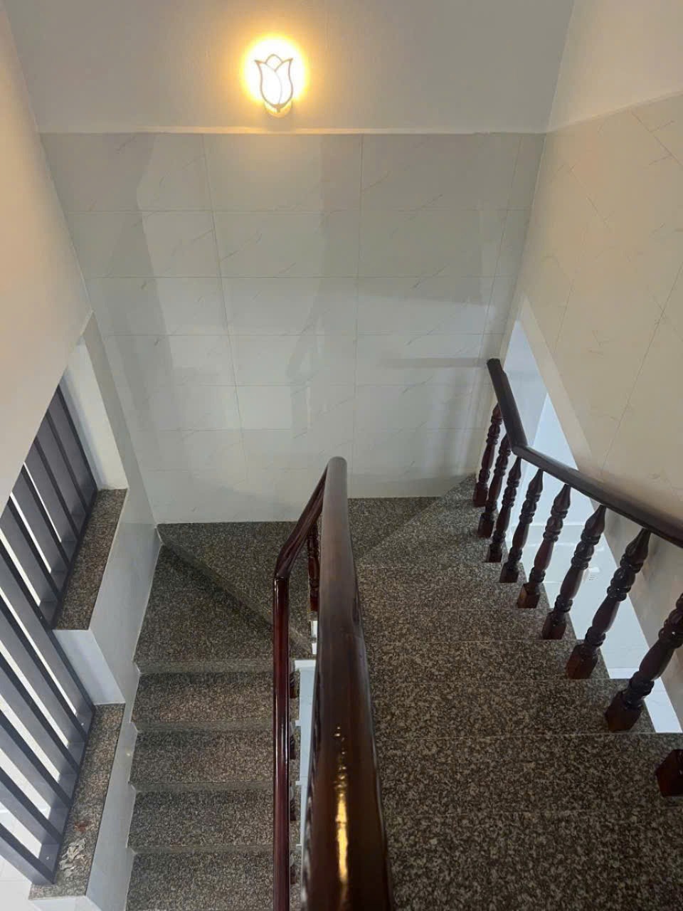 Nhà 2 Tầng, 3PN, Giá 4.3 Tỷ - Nguyễn Xiển, Quận 9 - Vị Trí Đắc Địa