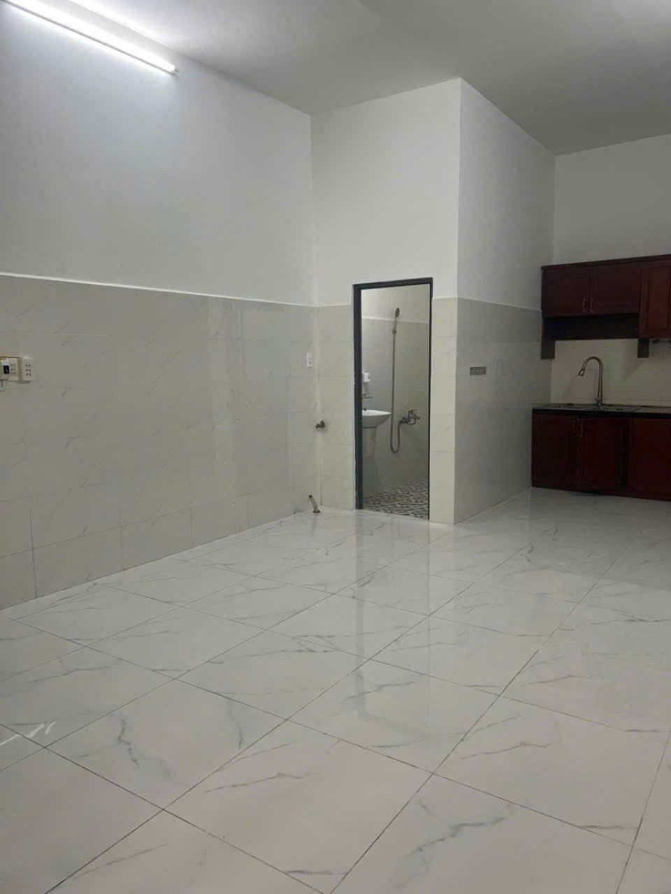 Nhà 2 Tầng, 3PN, Giá 4.3 Tỷ - Nguyễn Xiển, Quận 9 - Vị Trí Đắc Địa