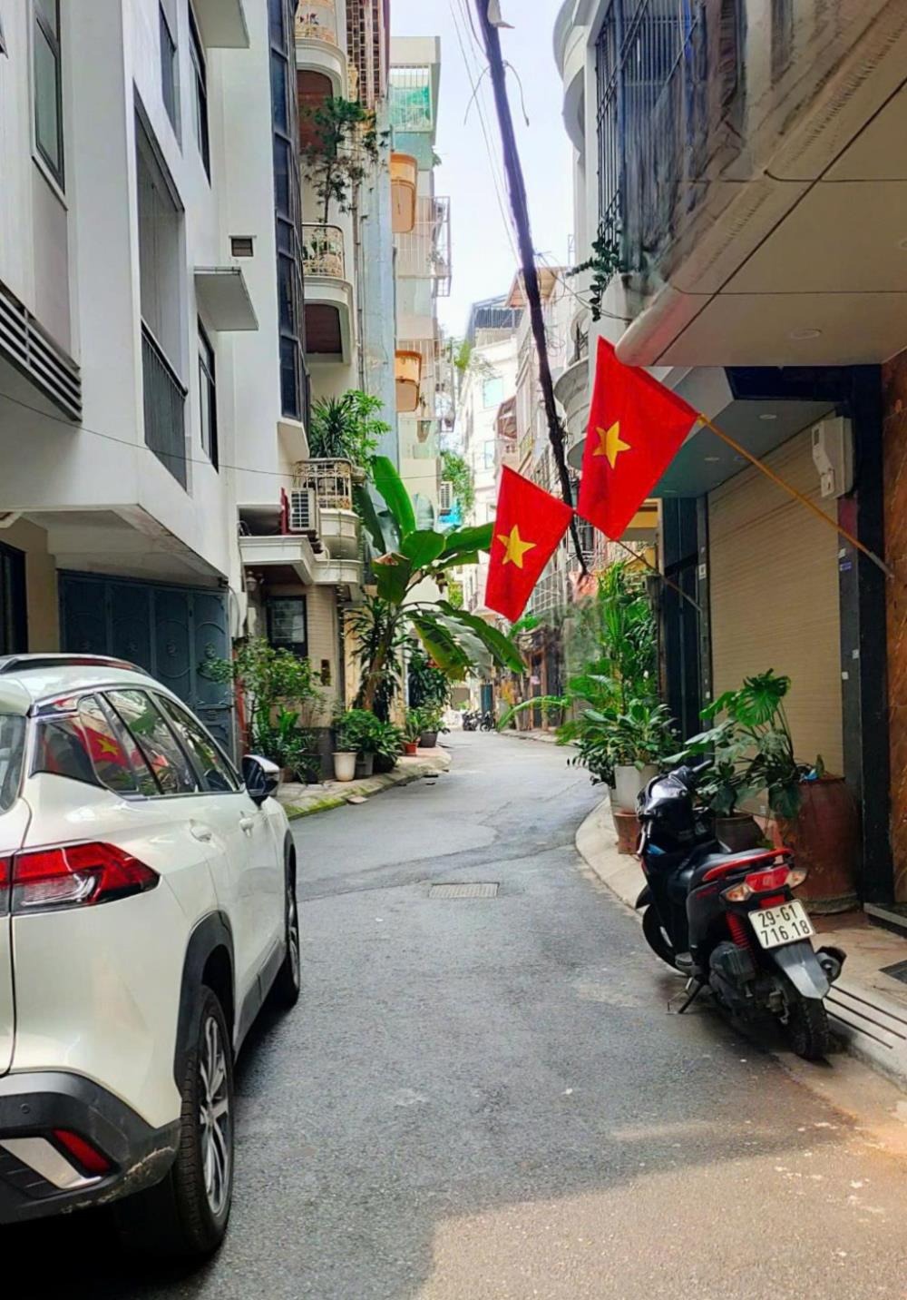 Phân Lô, Nguyên Hồng, Đống Đa: Ô Tô Tránh, 66m2 x 4 Tầng, Giá 28.5 Tỷ