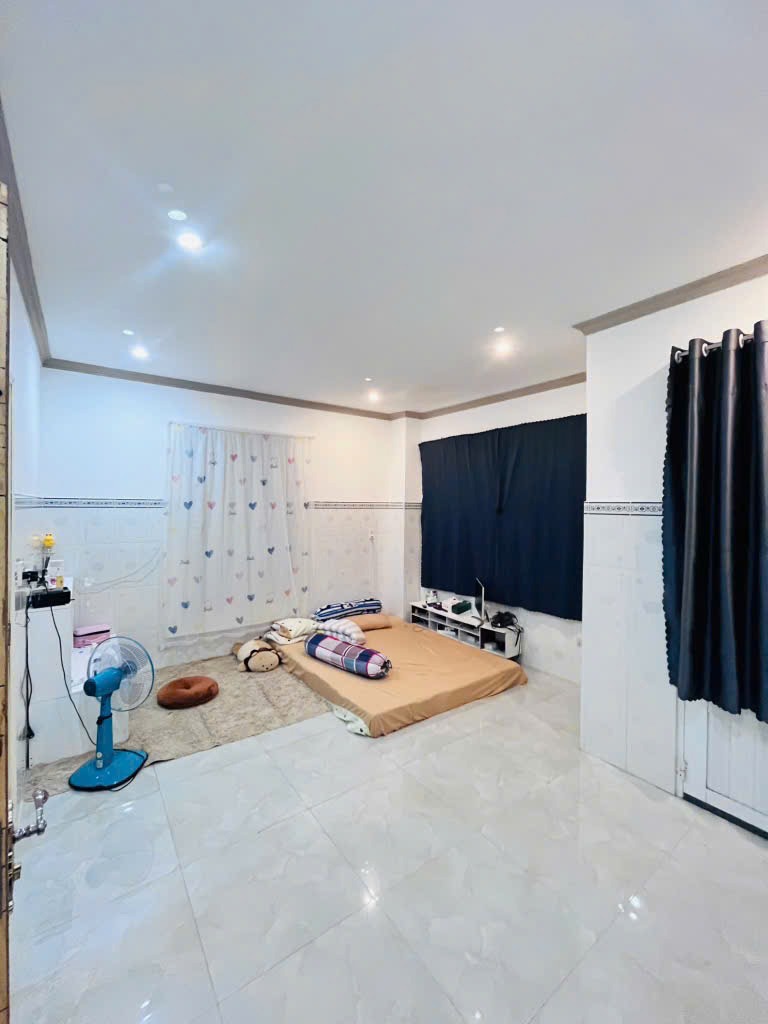 Nhà đẹp Phú Thuận, Quận 7: 70m2, Giá Nhỉnh 5 Tỷ - Mặt Tiền Thông Thoáng