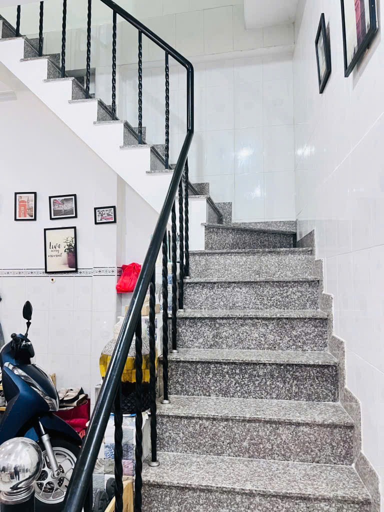 Nhà đẹp Phú Thuận, Quận 7: 70m2, Giá Nhỉnh 5 Tỷ - Mặt Tiền Thông Thoáng