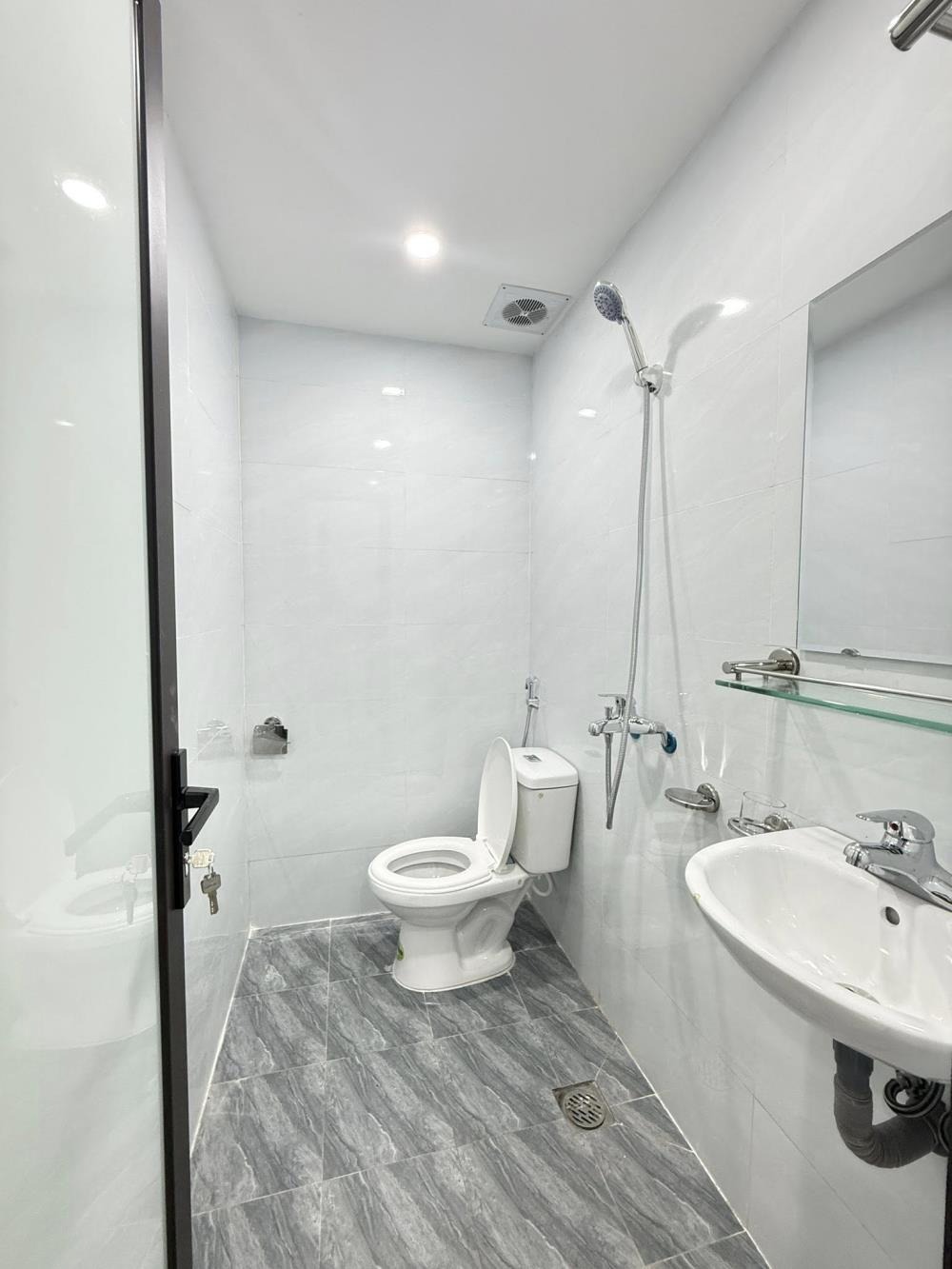 Nhà phố 7 tầng, thang máy, dòng tiền 50tr/tháng - Vị trí đắc địa Dịch Vọng, Cầu Giấy