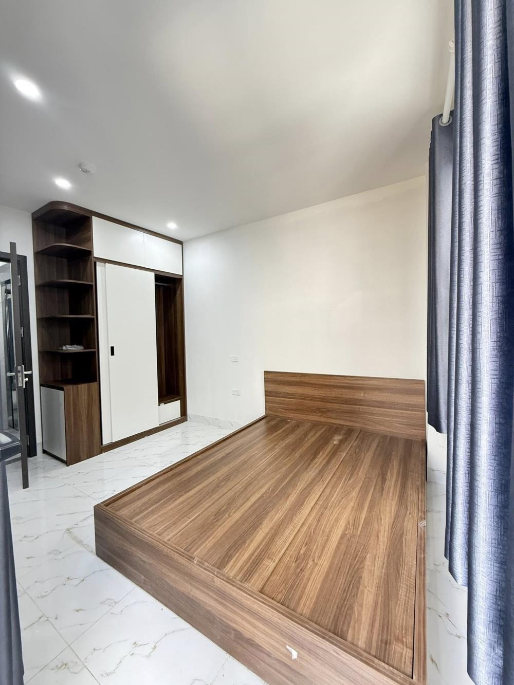 Nhà phố 7 tầng, thang máy, dòng tiền 50tr/tháng - Vị trí đắc địa Dịch Vọng, Cầu Giấy