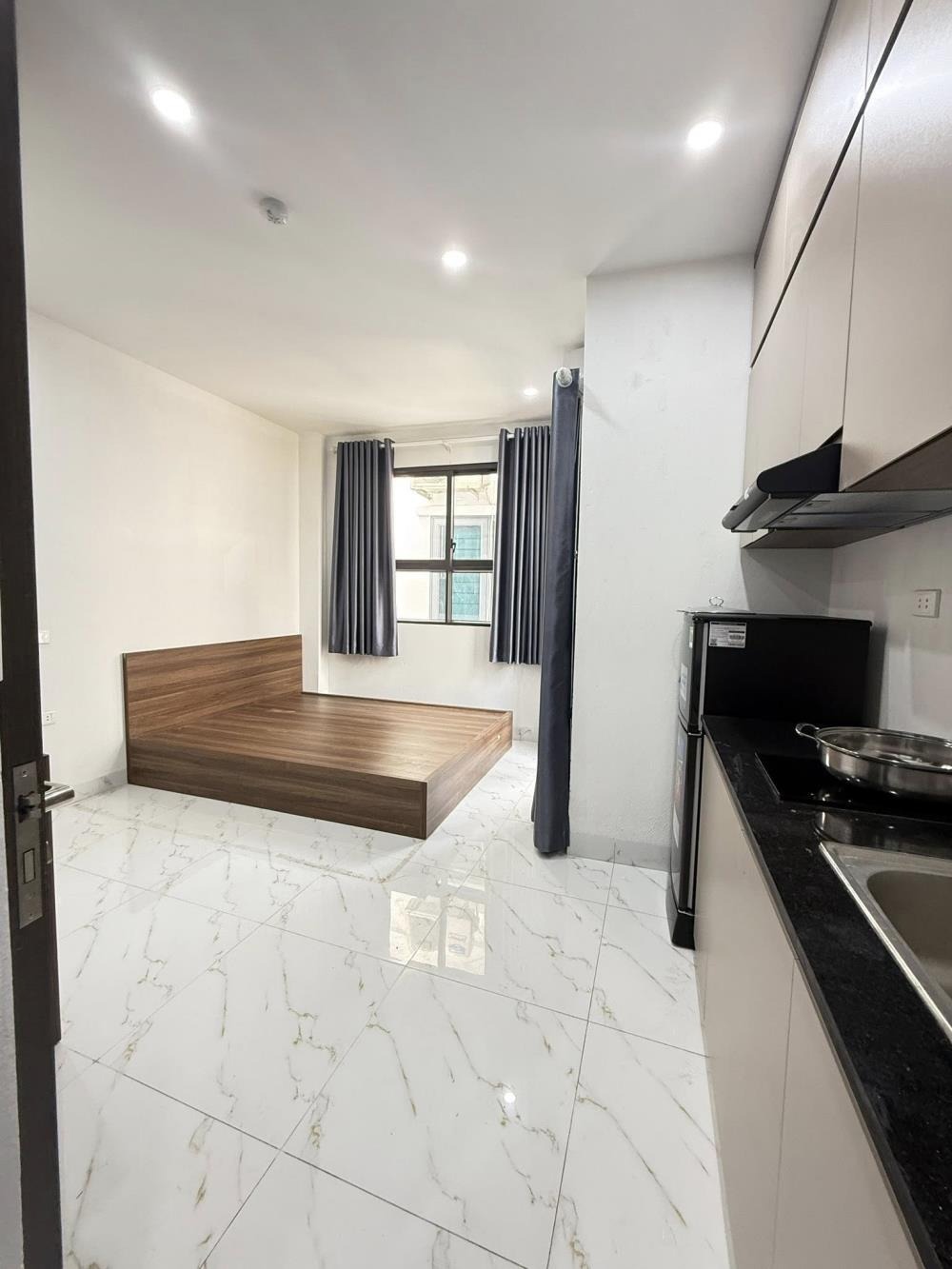 Nhà phố 7 tầng, thang máy, dòng tiền 50tr/tháng - Vị trí đắc địa Dịch Vọng, Cầu Giấy