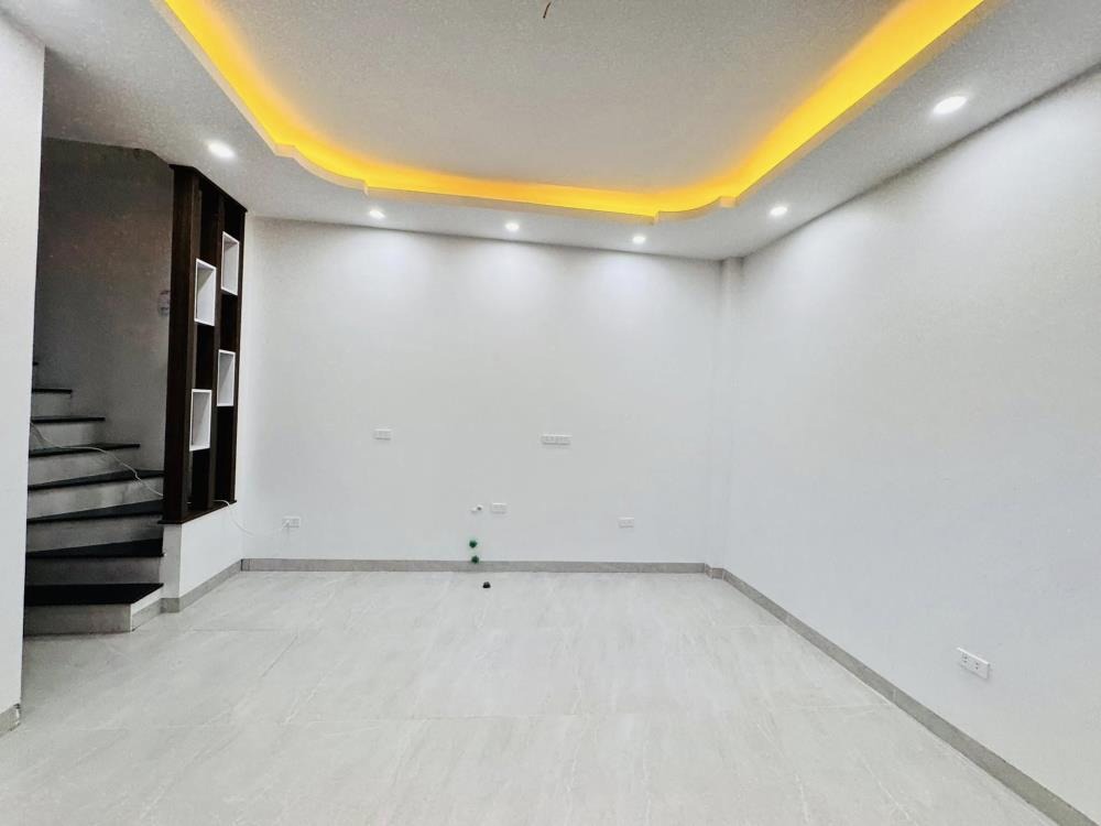 🏡 Nhà phố 5 tầng, mặt tiền 6.7m, thang máy, Cầu Giấy - 9.55 tỷ