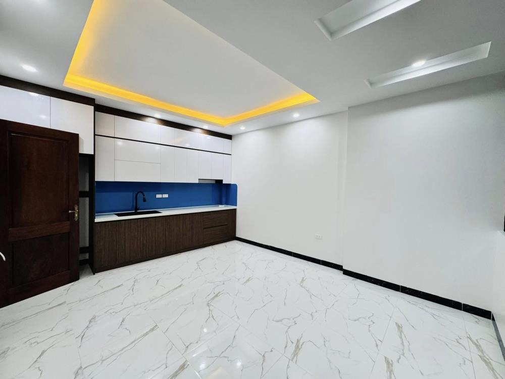 🏡 Nhà phố 5 tầng, mặt tiền 6.7m, thang máy, Cầu Giấy - 9.55 tỷ