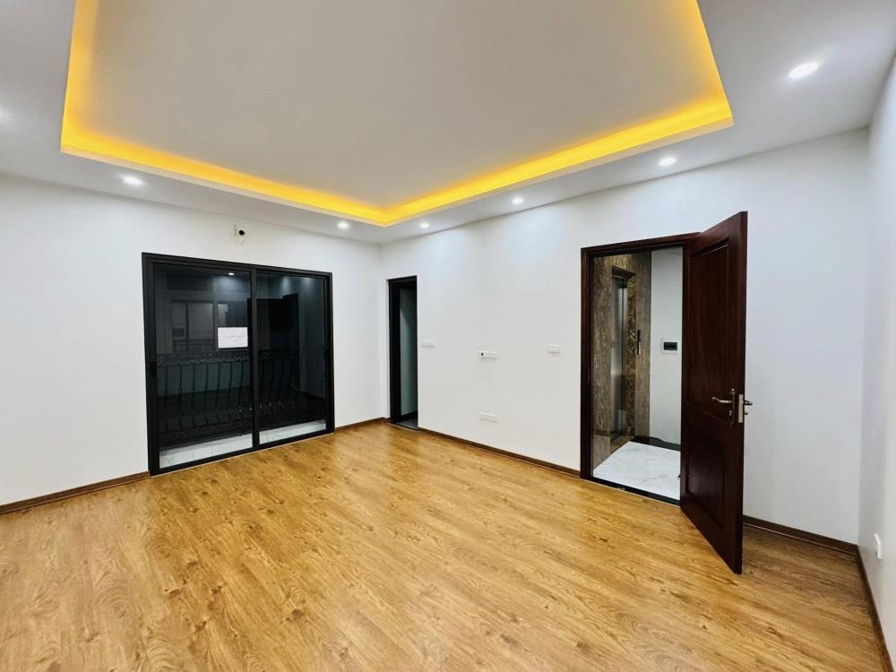 🏡 Nhà phố 5 tầng, mặt tiền 6.7m, thang máy, Cầu Giấy - 9.55 tỷ
