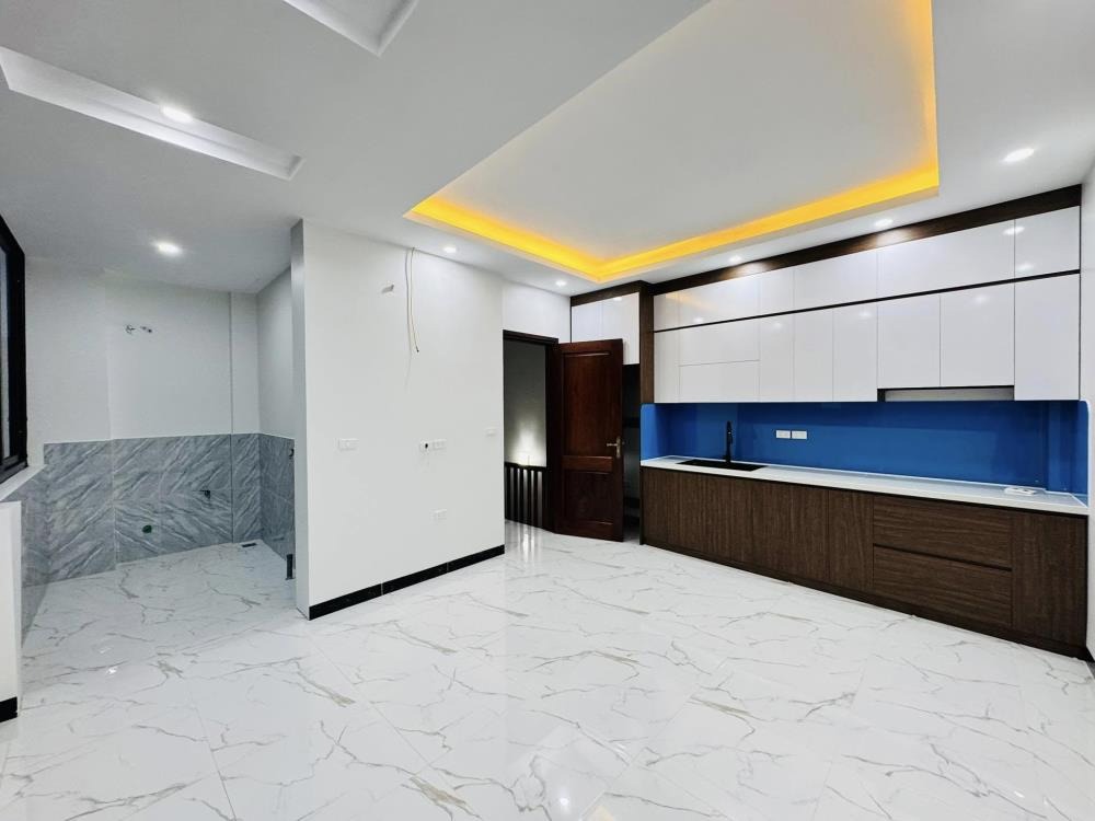 🏡 Nhà phố 5 tầng, mặt tiền 6.7m, thang máy, Cầu Giấy - 9.55 tỷ