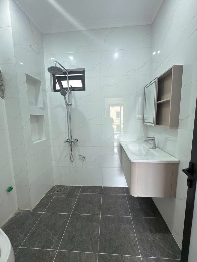 Bán Nhà Thanh Am 5 Tầng - 85m² - Mặt Tiền 6.2m - Giá 6.58 Tỷ