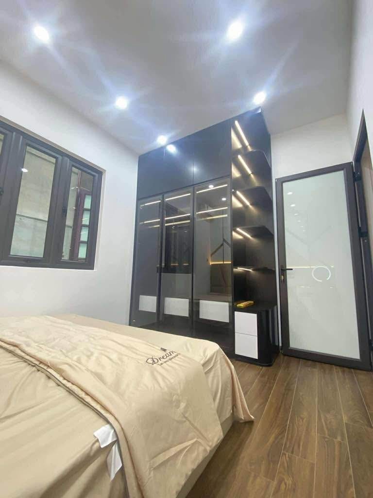 Nhà đẹp 5 tầng, Full nội thất - 5 tỷ - Vị trí đắc địa, Gần ô tô