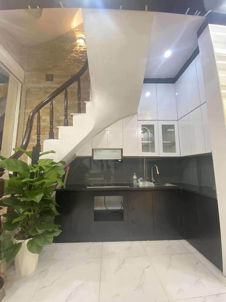 Nhà đẹp 5 tầng, Full nội thất - 5 tỷ - Vị trí đắc địa, Gần ô tô