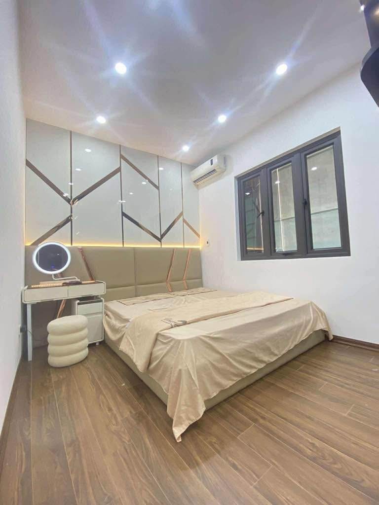Nhà đẹp 5 tầng, Full nội thất - 5 tỷ - Vị trí đắc địa, Gần ô tô