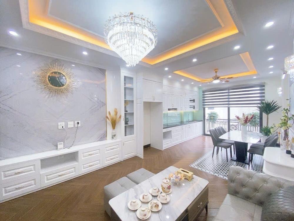 Bán Gấp Nhà Phân Lô, Vỉa Hẻ, Thang Máy, Full Đồ - 50m2, 7 Tầng, Giá 15.8 Tỷ