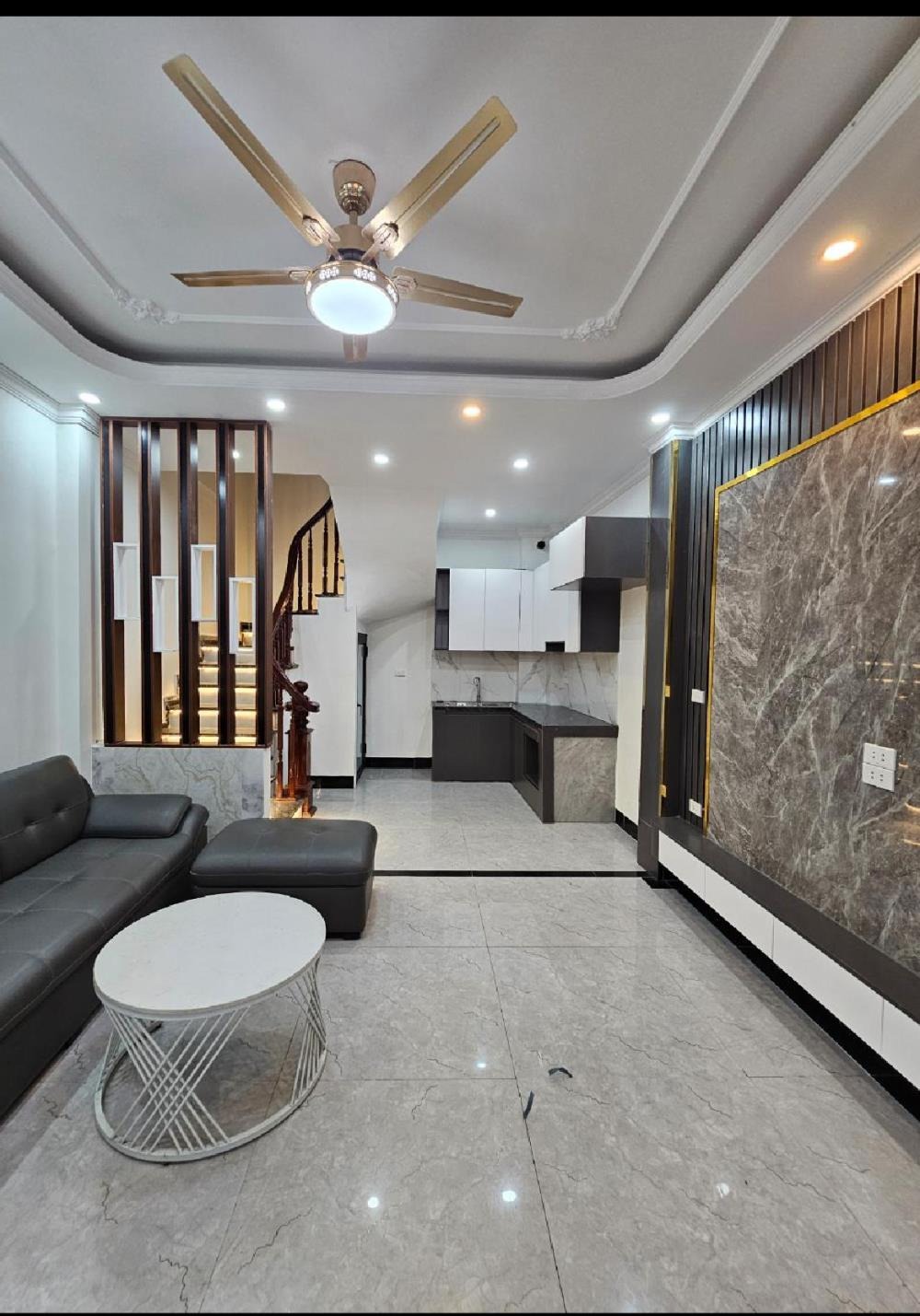 Bán nhà 5 tầng Long Biên - Nội thất sang trọng, Sổ đỏ chính chủ - Giá 5.85 tỷ