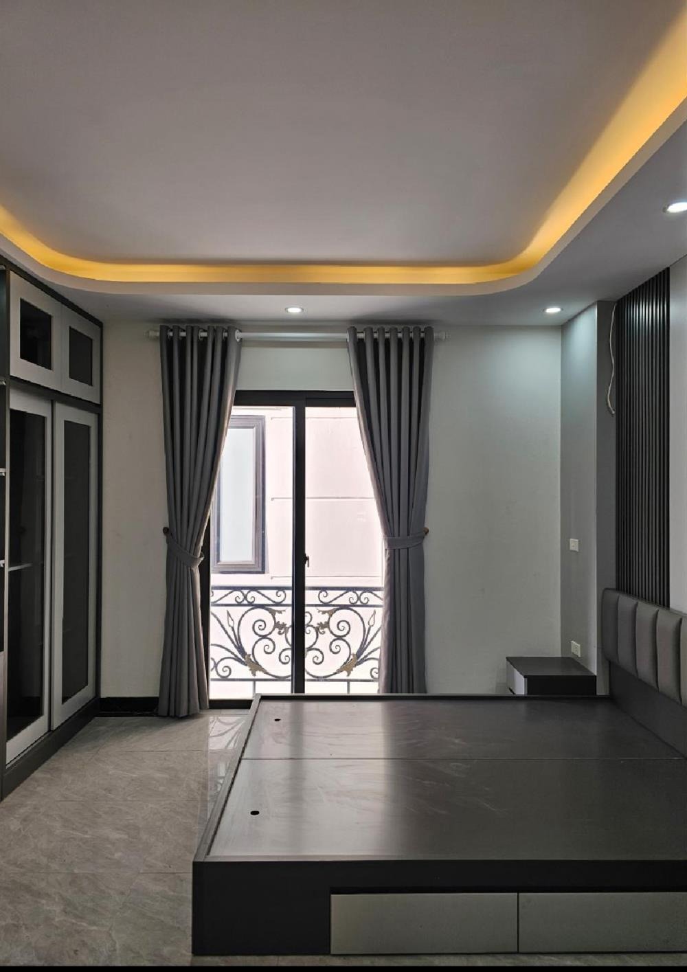 Bán nhà 5 tầng Long Biên - Nội thất sang trọng, Sổ đỏ chính chủ - Giá 5.85 tỷ