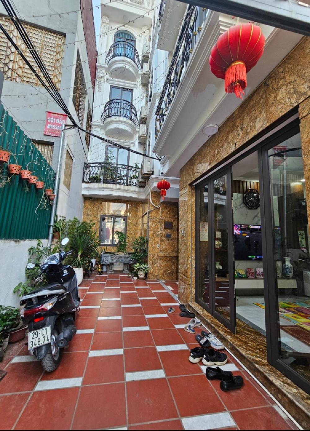 Bán nhà 5 tầng Long Biên - Nội thất sang trọng, Sổ đỏ chính chủ - Giá 5.85 tỷ