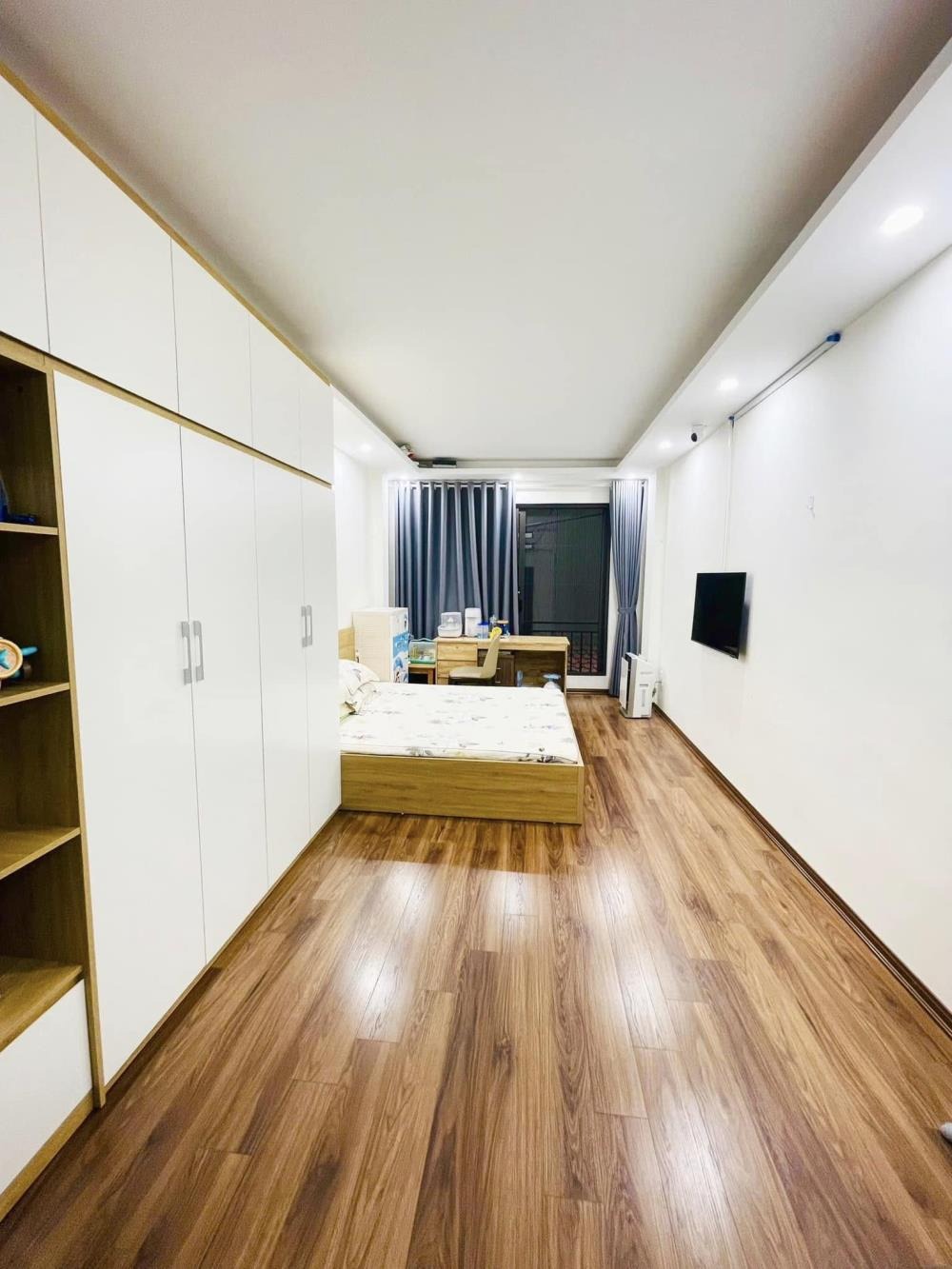 Nhà 6 Tầng, Mặt Phố Khương Đình, Ô Tô Đỗ Cận Nhà - Giá 8.5 tỷ