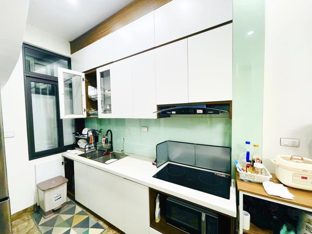 Nhà 6 Tầng, Mặt Phố Khương Đình, Ô Tô Đỗ Cận Nhà - Giá 8.5 tỷ