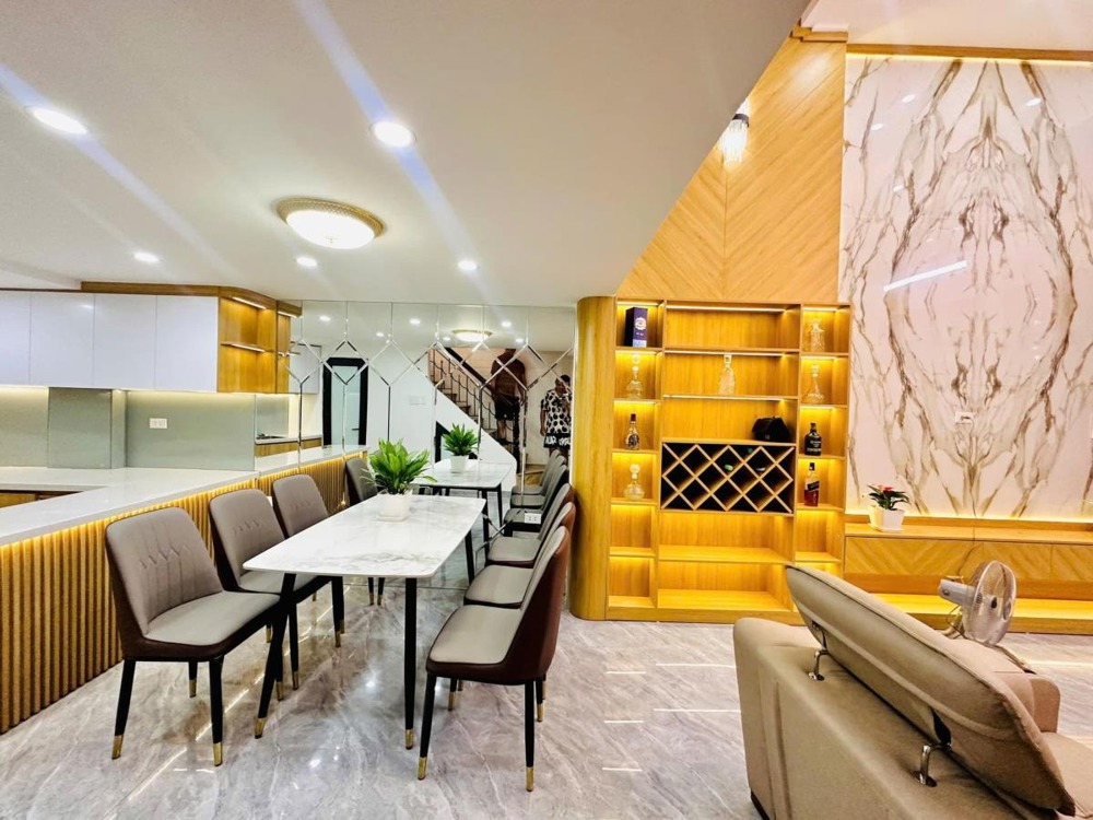 Nhà 5 Tầng Trần Phú Hà Đông: Vị trí đẹp, gần phố, oto đỗ cửa