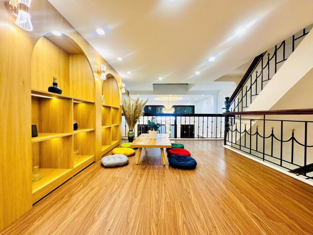 Nhà 5 Tầng Trần Phú Hà Đông: Vị trí đẹp, gần phố, oto đỗ cửa