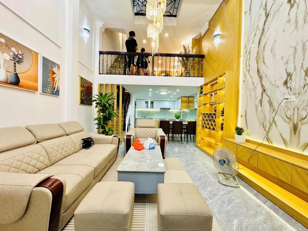 Nhà 5 Tầng Trần Phú Hà Đông: Vị trí đẹp, gần phố, oto đỗ cửa
