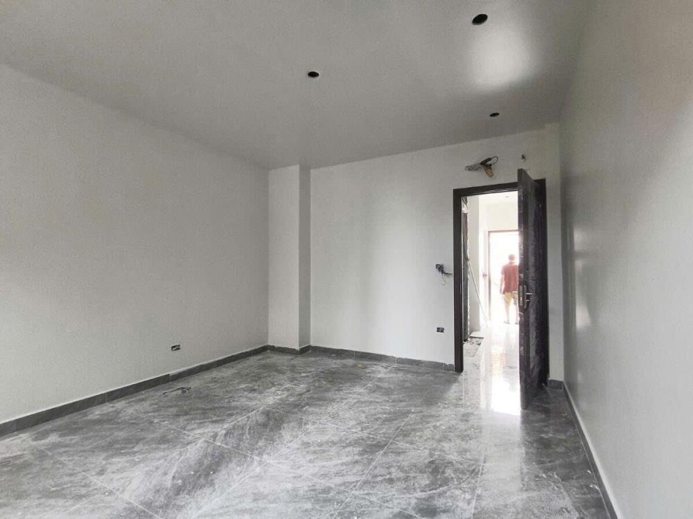 Bán nhà Tứ Liên 65m2 x 5 tầng, thang máy, 2 thoáng, gần ô tô