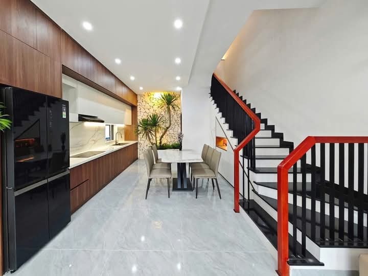 Nhà phố Kim Xuyến, Cầu Giấy - 91m² - Giá 30 tỷ - Vị trí đắc địa