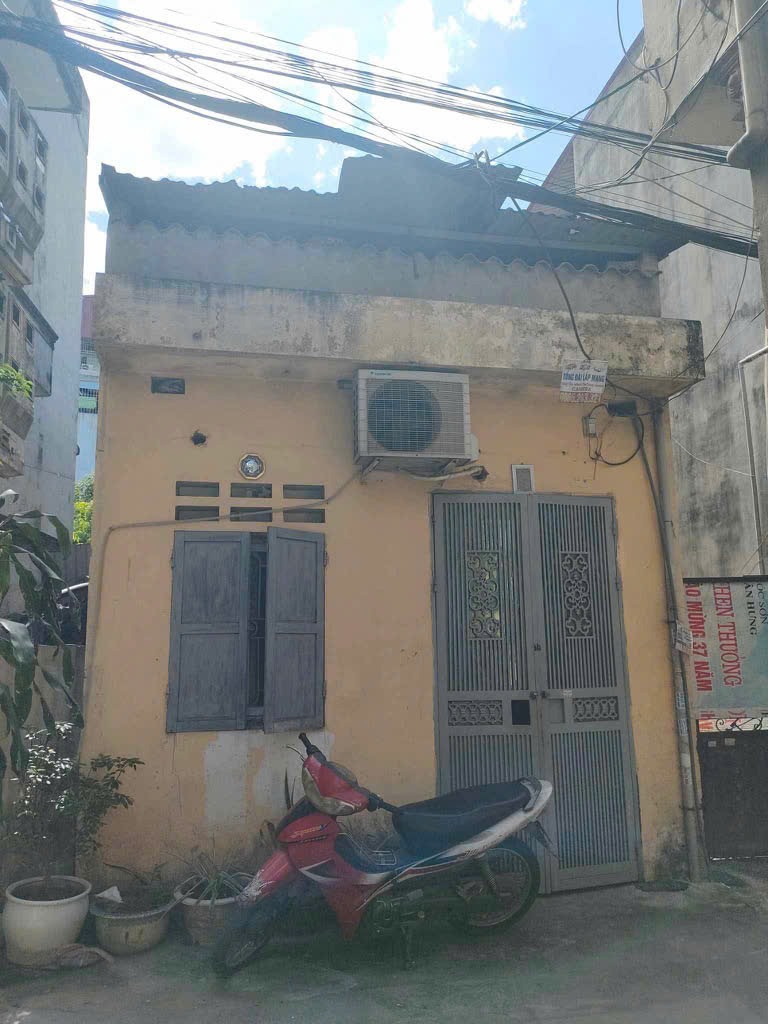 Bán đất tặng nhà cấp 4 Trương Định, Hoàng Mai - 6.85 tỷ - Ngõ rộng, ba gác
