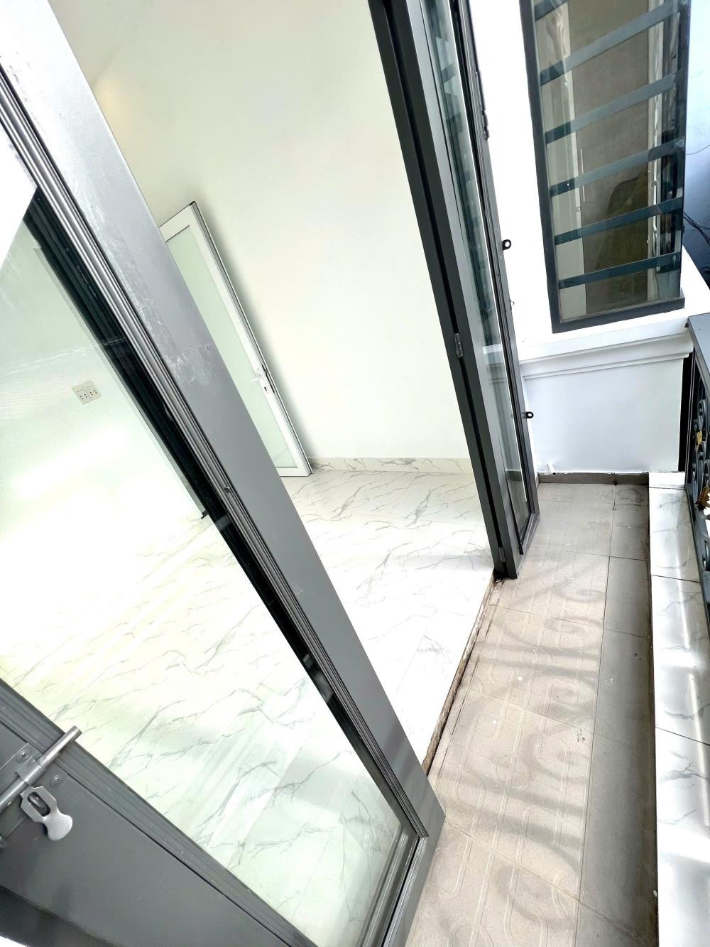 2.8 Tỷ Nhà SHR Quận 12 - 2PN, 24m2, Hẻm Ba Gác - Chính Chủ