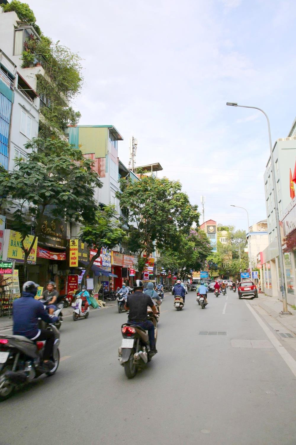 Cho Thuê Nhà Mặt Phố Lạc Trung - Vị Trí Đắc Địa, Kinh Doanh Sầm Uất
