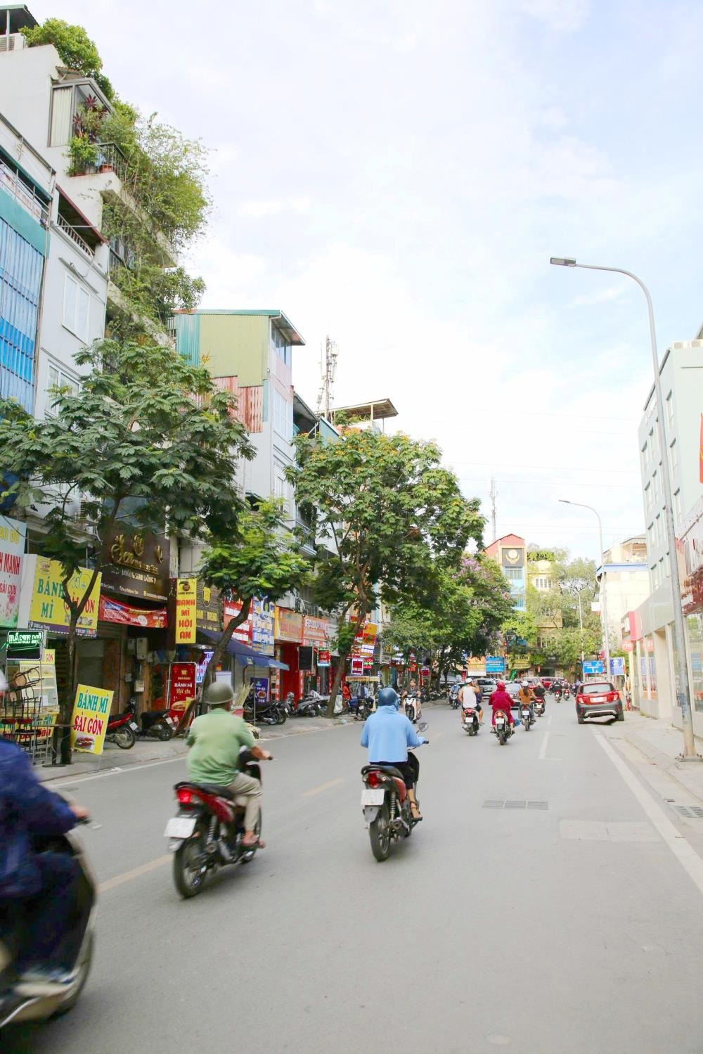 Cho Thuê Nhà Mặt Phố Lạc Trung - Vị Trí Đắc Địa, Kinh Doanh Sầm Uất