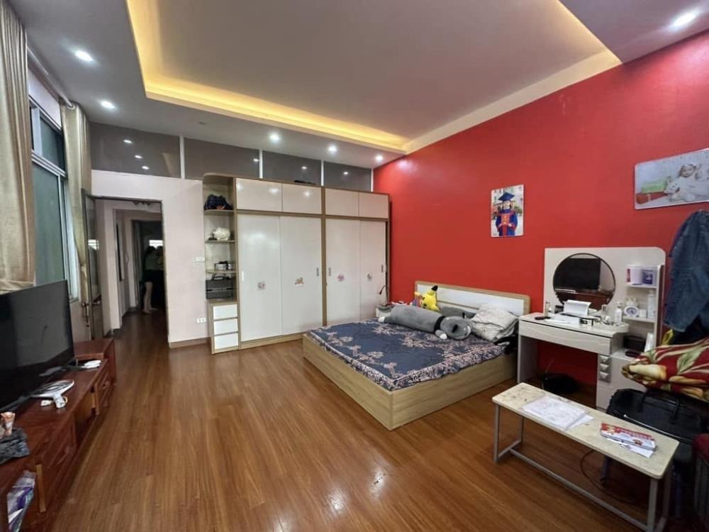 Bán Nhà An Dương Vương - View Sông Hồng - Diện Tích Lớn - Giá Tốt